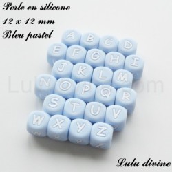 Perle en silicone 12 x 12 mm Bleu pastel Lettre