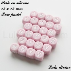 Perle en silicone 12 x 12 mm Rose pastel Lettre