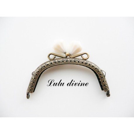 Fermoir claps Fleur demi cercle porte monnaie de 8.8 cm métal Bronze, Fleur perle Vert