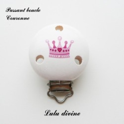 Pince / Clip en bois, attache tétine, passant,  couronne 