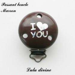 Pince / Clip en bois, attache tétine, passant I Love you